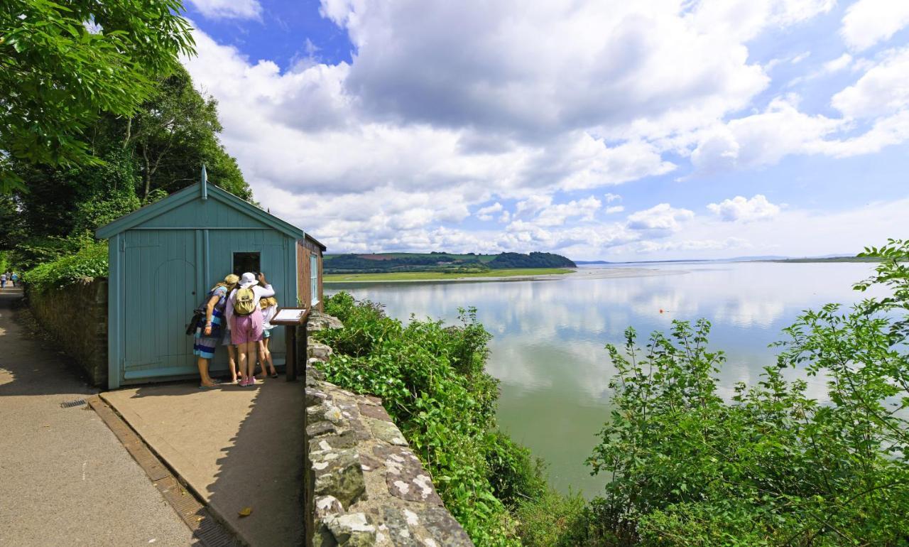 Rhif Un- Premium Cottage With Log Burner & Private Courtyard Laugharne Extérieur photo